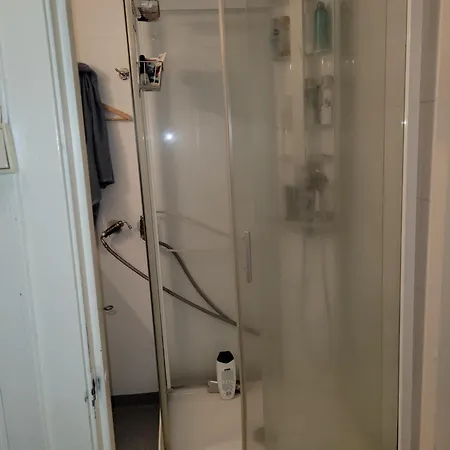 Apartment 4 And 6 Bedroom Wc *